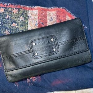Fossil genuine leather women’s black trifold wallet